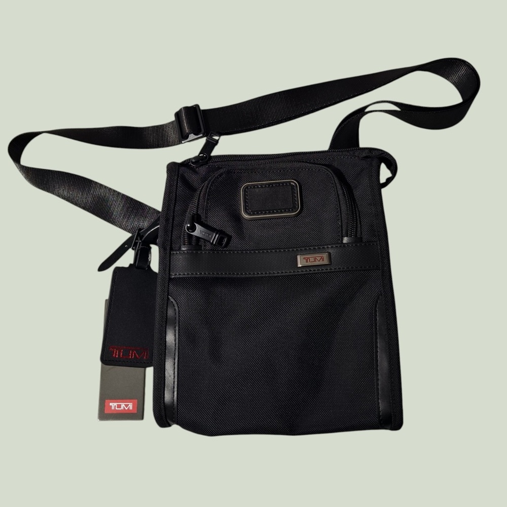 🌞 Tumi Men's Black Vertical Ballistic Nylon Shoulder Bag